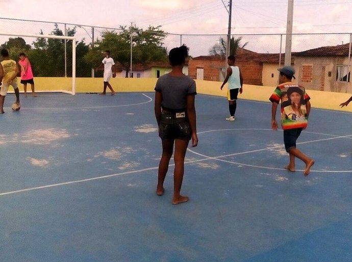 Jovens do Cras Cidade Sorriso participam de atividades esportivas