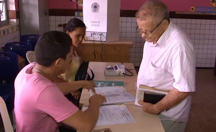 Eleitor deve comparecer à seção com máscara facial