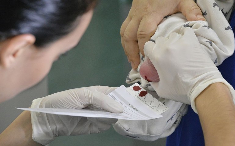 Minas Gerais amplia teste do pezinho e vai rastrear até 60 doenças