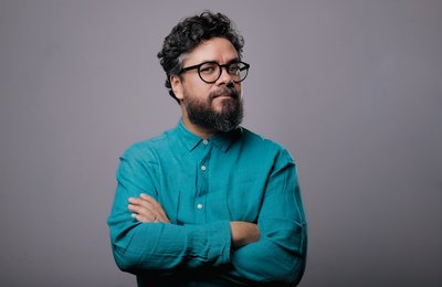 De maneira independente, cantor e compositor PC Silva ganha o mundo com nova turnê de abril até outubro de 2026