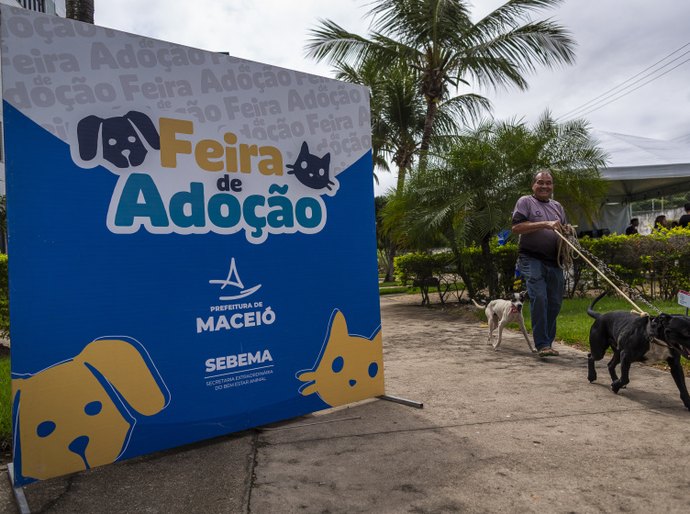 Feira de Adoção garante novos lares e acolhimento responsável para cães e gatos