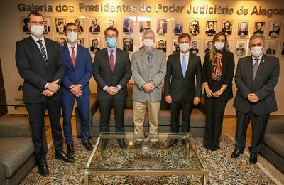 Direção da Ordem dos Advogados do Brasil de Alagoas visita presidente do Tribunal de Justiça