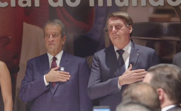 Valdemar da Costa Neto ao lado do ex-presidente derrotado Jair Bolsonaro