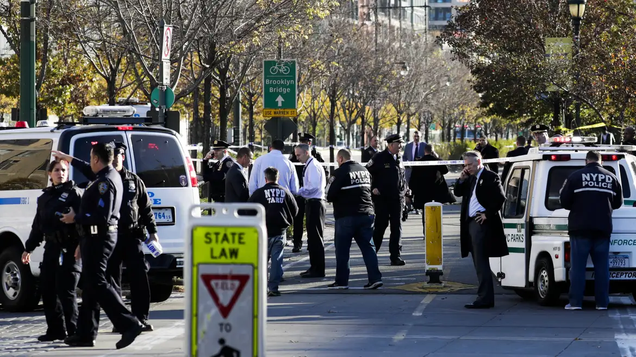 Cartazes de 'procurado' com foco em executivos de empresas de saúde se espalham por NY