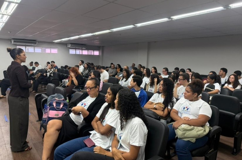 Estudantes da rede pública de Maceió vivenciam experiência no Tribunal do Júri