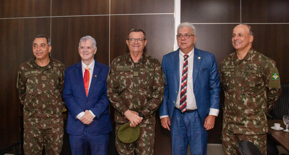 Corregedor eleitoral do TRE se reúne com o comandante militar do Nordeste