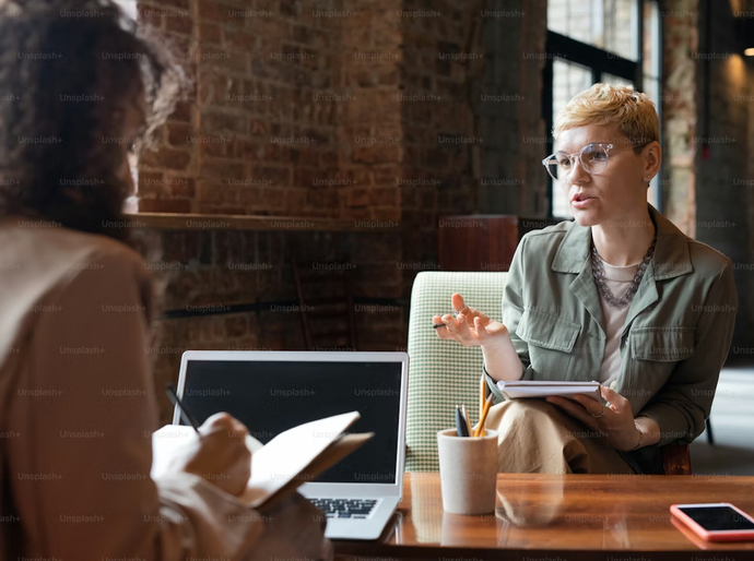 Salários em IA chegam a R$ 10 mil e refletem disputa por profissionais qualificados