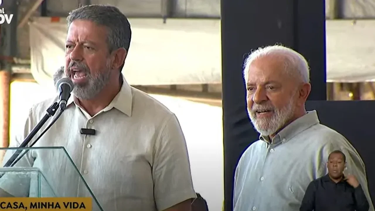 As vaias, os discursos e a “união” da classe política no Vergel em Maceió
