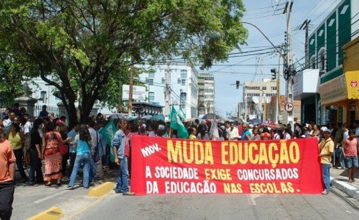 Escolas públicas de Alagoas aderem à greve nacional e paralisam atividades