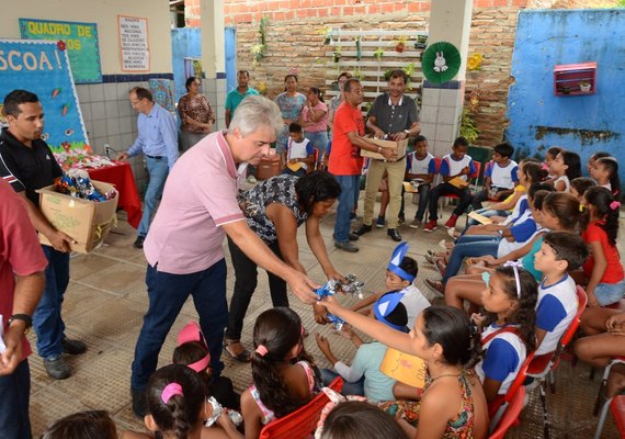 Semana Santa em Cajueiro foi recheada com cestas básicas e ovos de páscoa