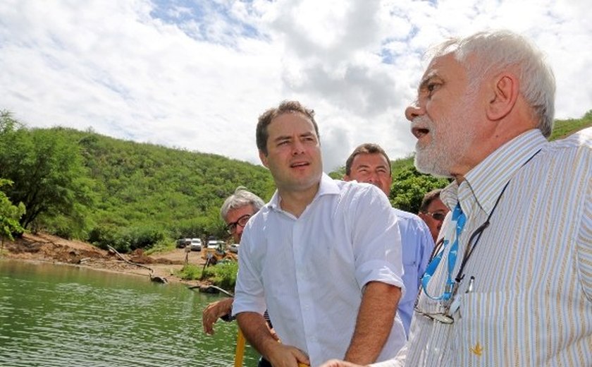 Governador busca soluções para abastecimento de água em Delmiro