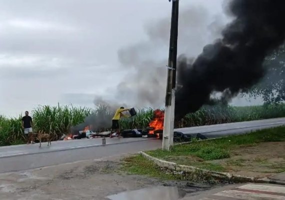 Moradores de Pilar protestam e bloqueiam a BR‑316 após mais de 15 dias sem água
