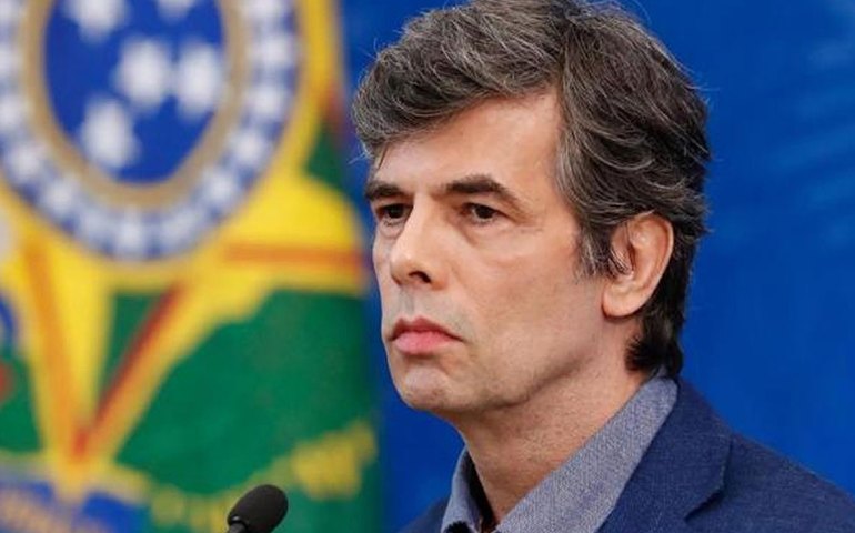Após saída de Teich, Centrão crítica Bolsonaro e apoio agora é alvo de discussão
