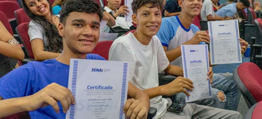 Formandos nos cursos do Emprega Jovem MCZ. Allan Cesar/ Secom Maceió