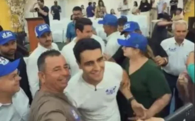JHC é recebido em “clima gelado” em Coité do Noia e tenta aproximação com o povo