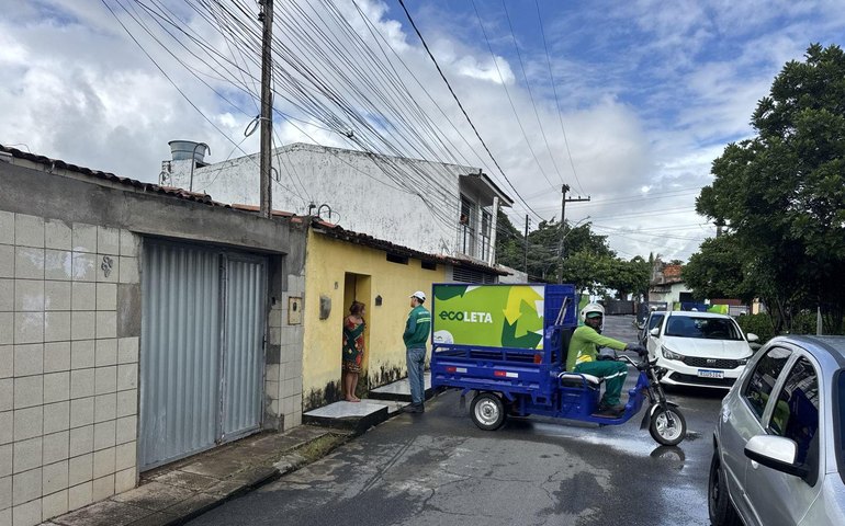 Moradores da parte alta recebem orientações sobre uso do Ecoponto Petrópolis