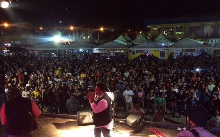 Arapiraca Moto Agreste leva multidão para curtir Carnaval alternativo