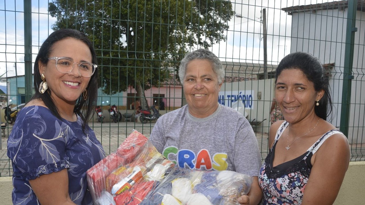 Assistência Social de Anadia realiza mais uma entrega de cestas básicas