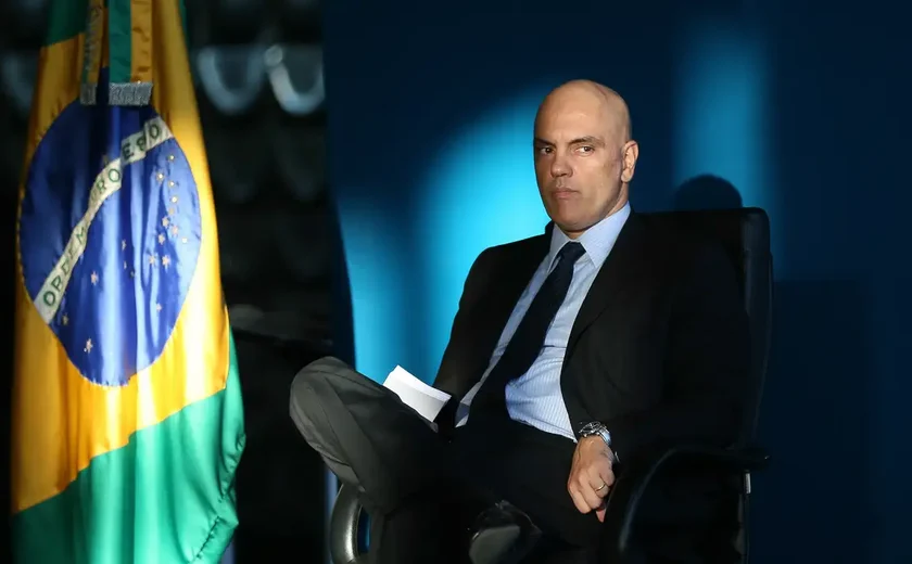 Bolsonaro fez flagrante confissão de obstrução de Justiça, diz Moraes