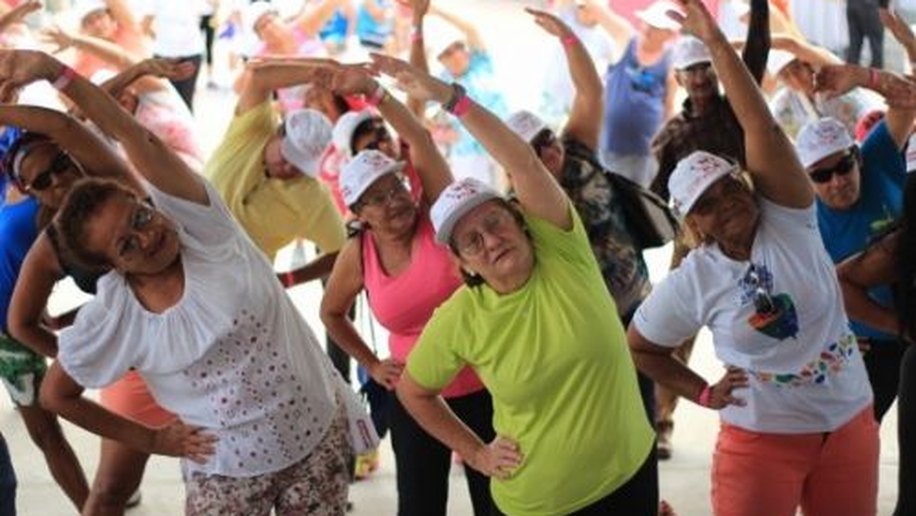Comemoração do Dia do Idoso movimenta Praia de Pajuçara