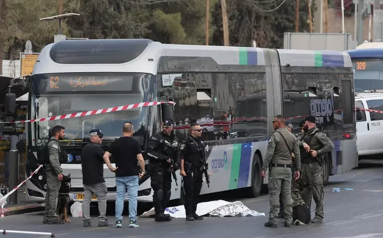Ataque palestino contra ônibus em Jerusalém mata ao menos 6