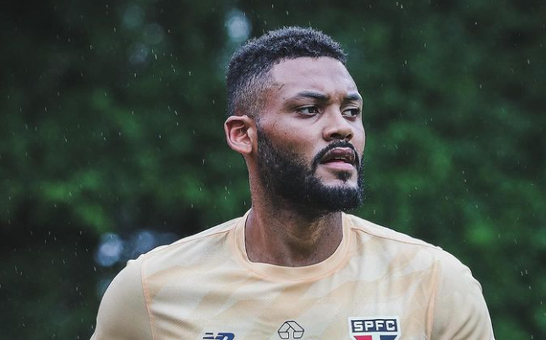 São Paulo prorroga contrato do zagueiro Sabino até o fim da temporada