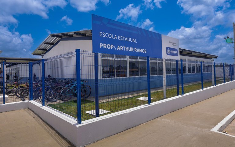 Governo de Alagoas inaugura escola e autoriza obra de creche Cria em São José da Tapera