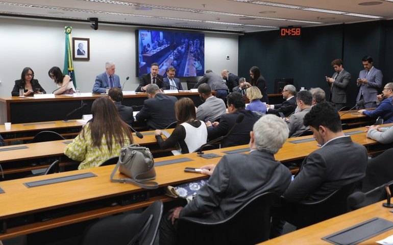 Deputados analisam punição mais dura e reforço da fiscalização contra falsificação de bebidas