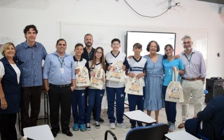 Cerca de 350 alunos participam de palestra sobre democracia e cidadania em escola de Maceió