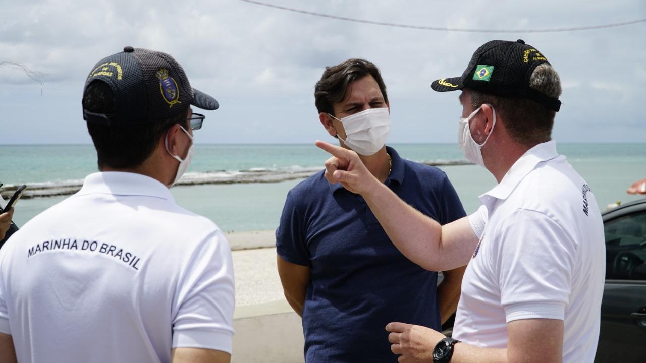 Prefeito Marcelo Beltrão e Capitão dos Portos discutem projeto de recuperação do Farol de Coruripe