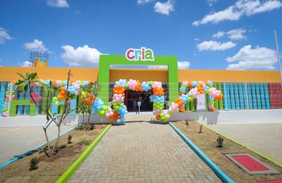 Governo assina ordem de serviço e entrega equipamentos de educação e esporte em Poço das Trincheiras