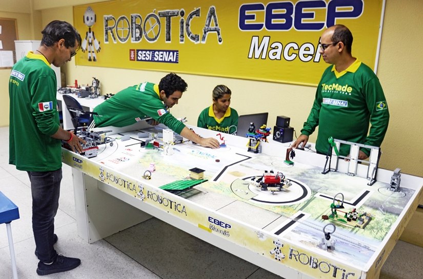 Equipe de robótica da rede Sesi/Senai segue dia 23 para torneio na Dinamarca