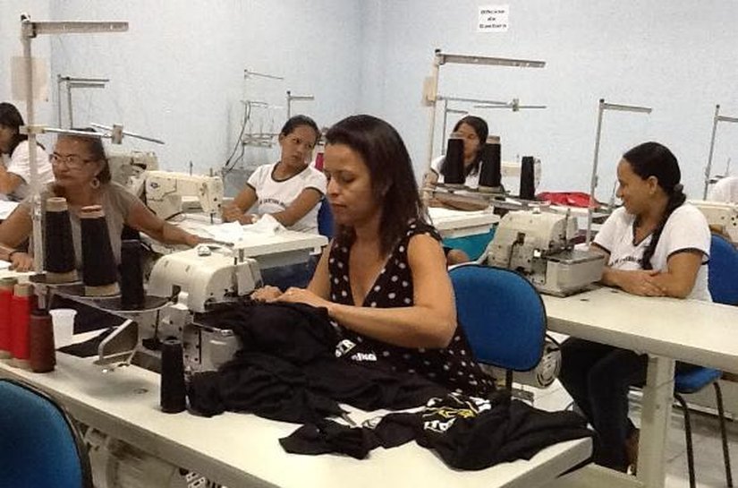 Costureiras comemoram investimento do Estado no setor têxtil de Coruripe