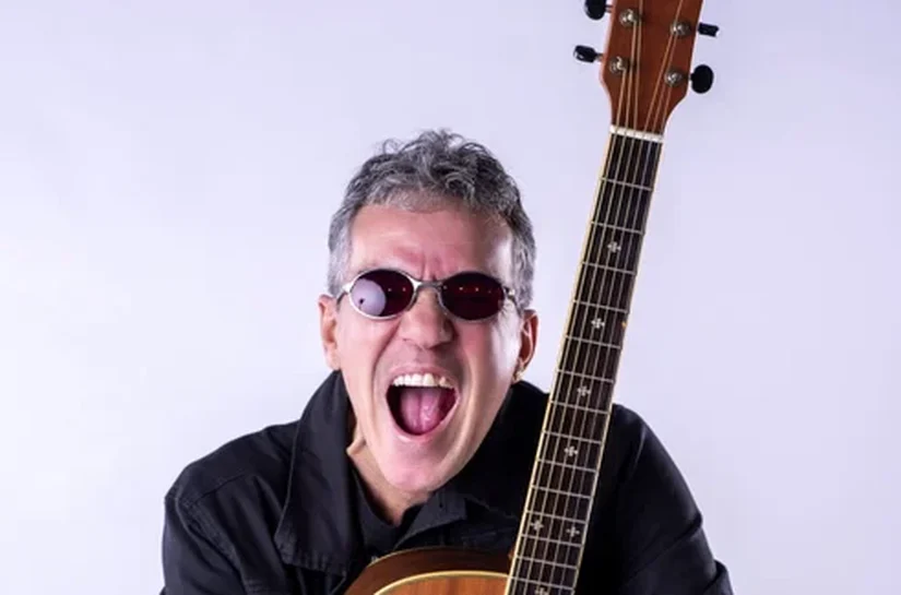Allan Bastos leva o público a uma viagem musical no show minha história