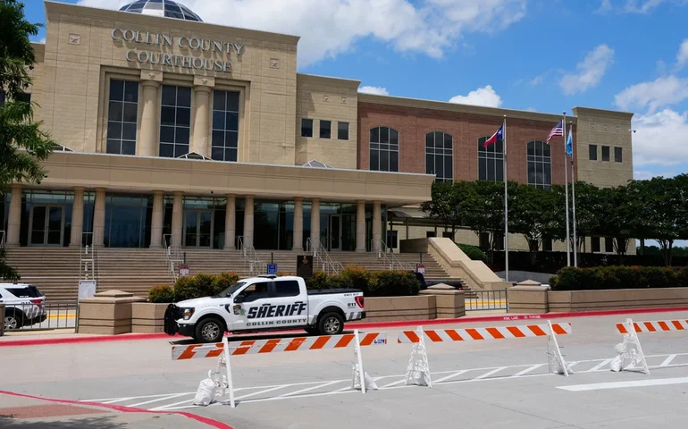 Testemunha afirma que adolescente acusado de assassinato em competição de atletismo no Texas estava 'desesperado' após esfaqueamento fatal.