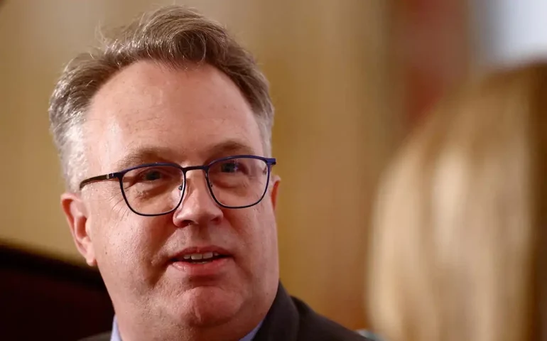 Membro do Fed prevê alta da inflação nos EUA com possível guerra contra Irã