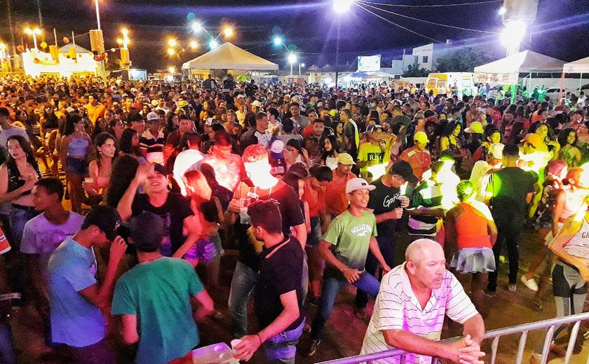 Carnaval em Palmeira está animado e atrai os foliões