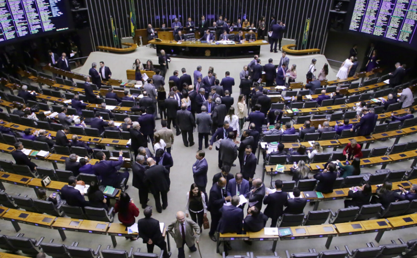 Demora do Congresso ameaça reajuste salarial de servidores