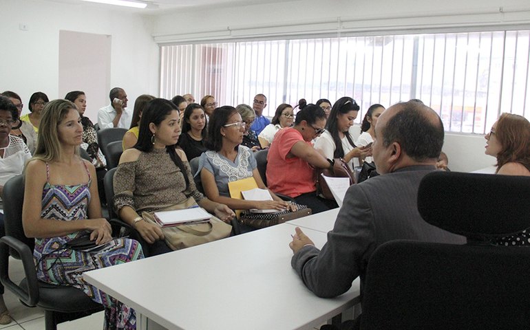 Membros da Coordenadoria da Infância e Juventude se reúnem com representantes de abrigos