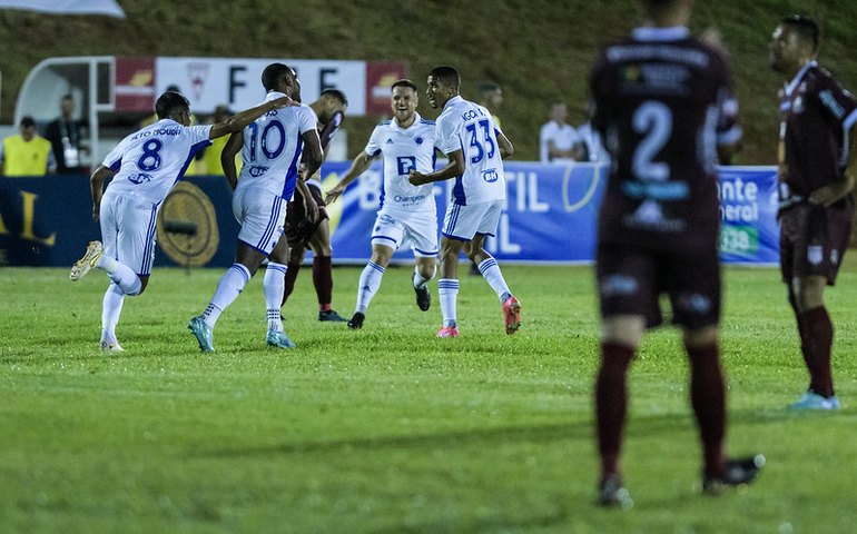 Cruzeiro passa sufoco, mas bate Patrocinense com gols de Nikão e Bruno Rodrigues