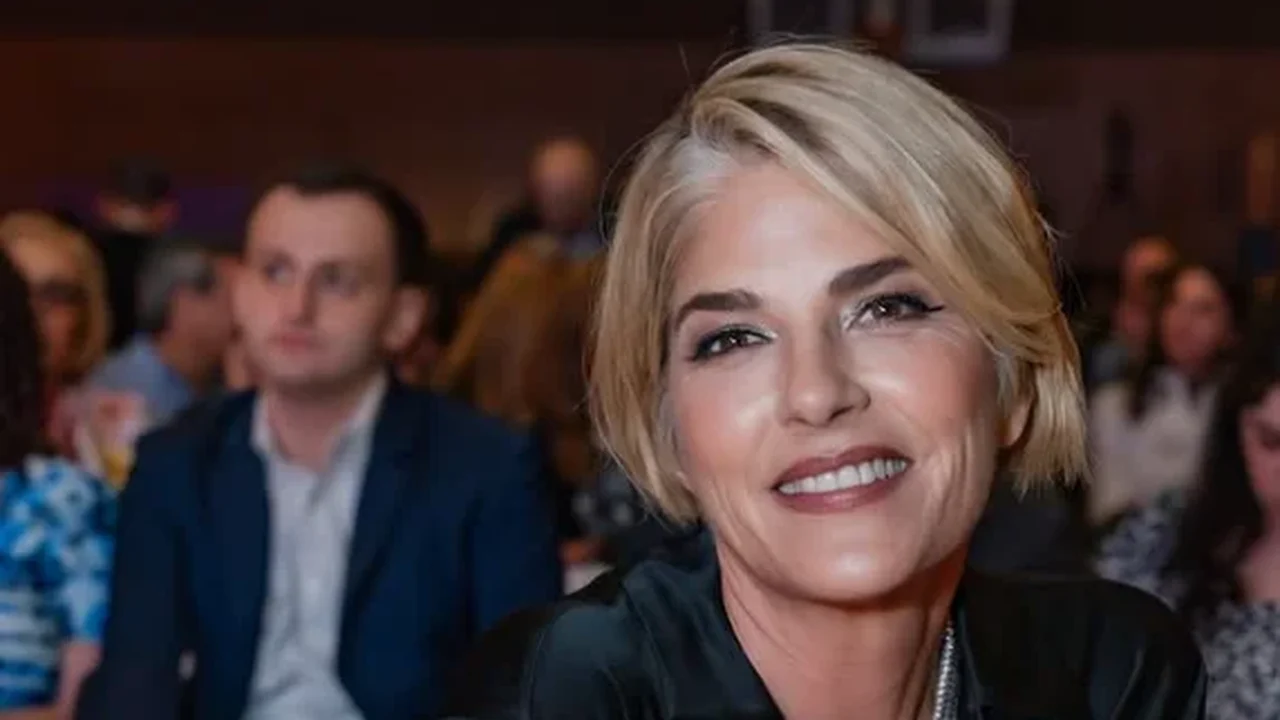 Atriz Selma Blair é detida depois de confusão com comissários em voo