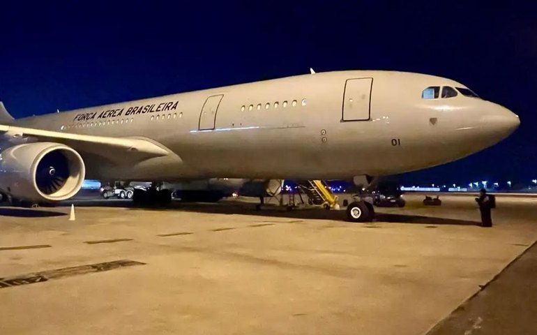 Primeiro voo com 229 resgatados do Líbano chega a São Paulo