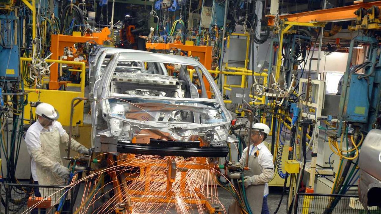 Faturamento real na indústria cai 0,4% em julho ante junho, com ajuste, diz CNI
