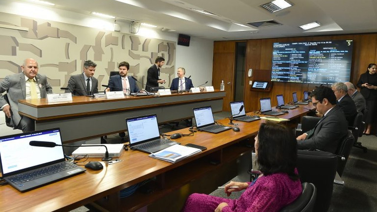 CPI do INSS ouve advogada que afirmou ter alertado ex-ministro da Previdência sobre fraudes