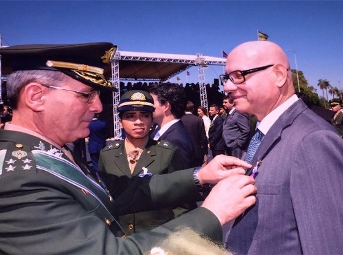 Enio Lins recebe em Brasília uma das maiores honrarias do Exército brasileiro