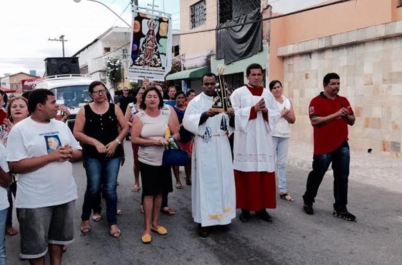 Prefeitura de Atalaia recebe visita da imagem peregrina de Nossa Senhora de Aparecida