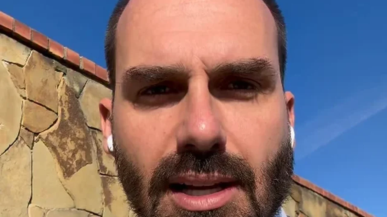 Após prisão do pai, Eduardo Bolsonaro pressiona pela anistia e pede para apoiadores não desanimarem