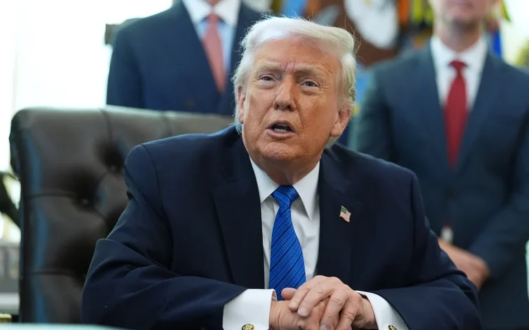 Trump diz que os EUA estão 'começando a falar com Cuba' enquanto ele se move para cortar seus suprimentos de petróleo