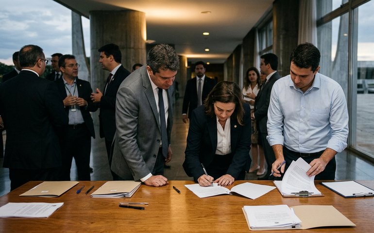 Oposição inicia coleta de assinaturas para PEC que anistia presos do 8 de Janeiro