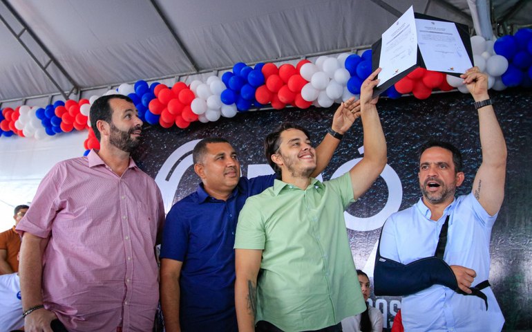 No Benedito Bentes, Paulo Dantas assina ordens de serviço para obras na área da Segurança Pública